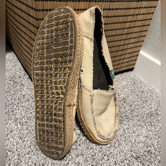 Sanuk Cream Slip On Shoes - Picture 2 of 4